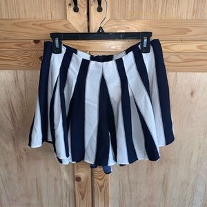 Trac NWT navy blue/white wide leg flowy boho shorts size L